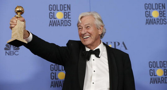 Paul Verhoeven wint Golden Globe voor ELLE